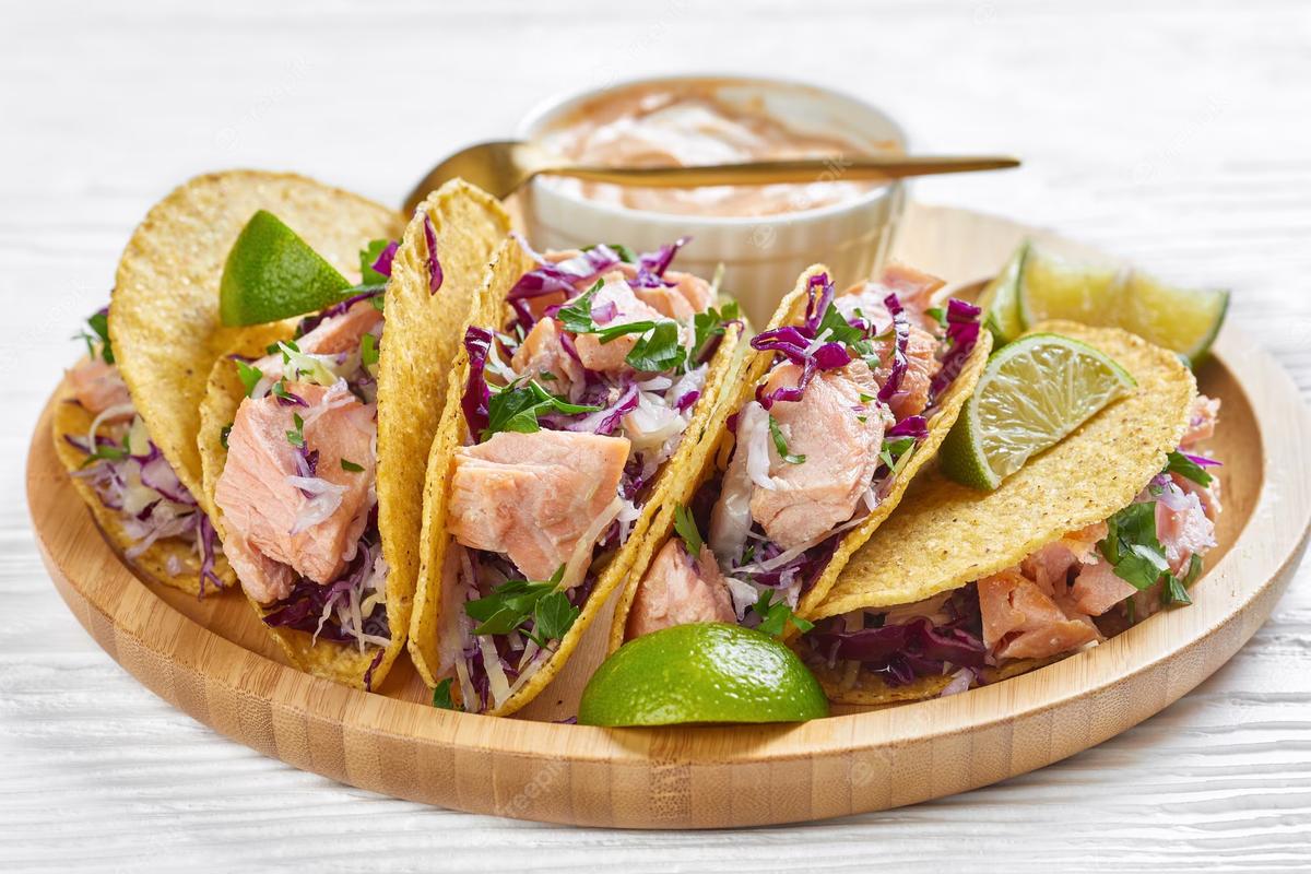 Tacos de Peixe com Salada de Repolho Roxo